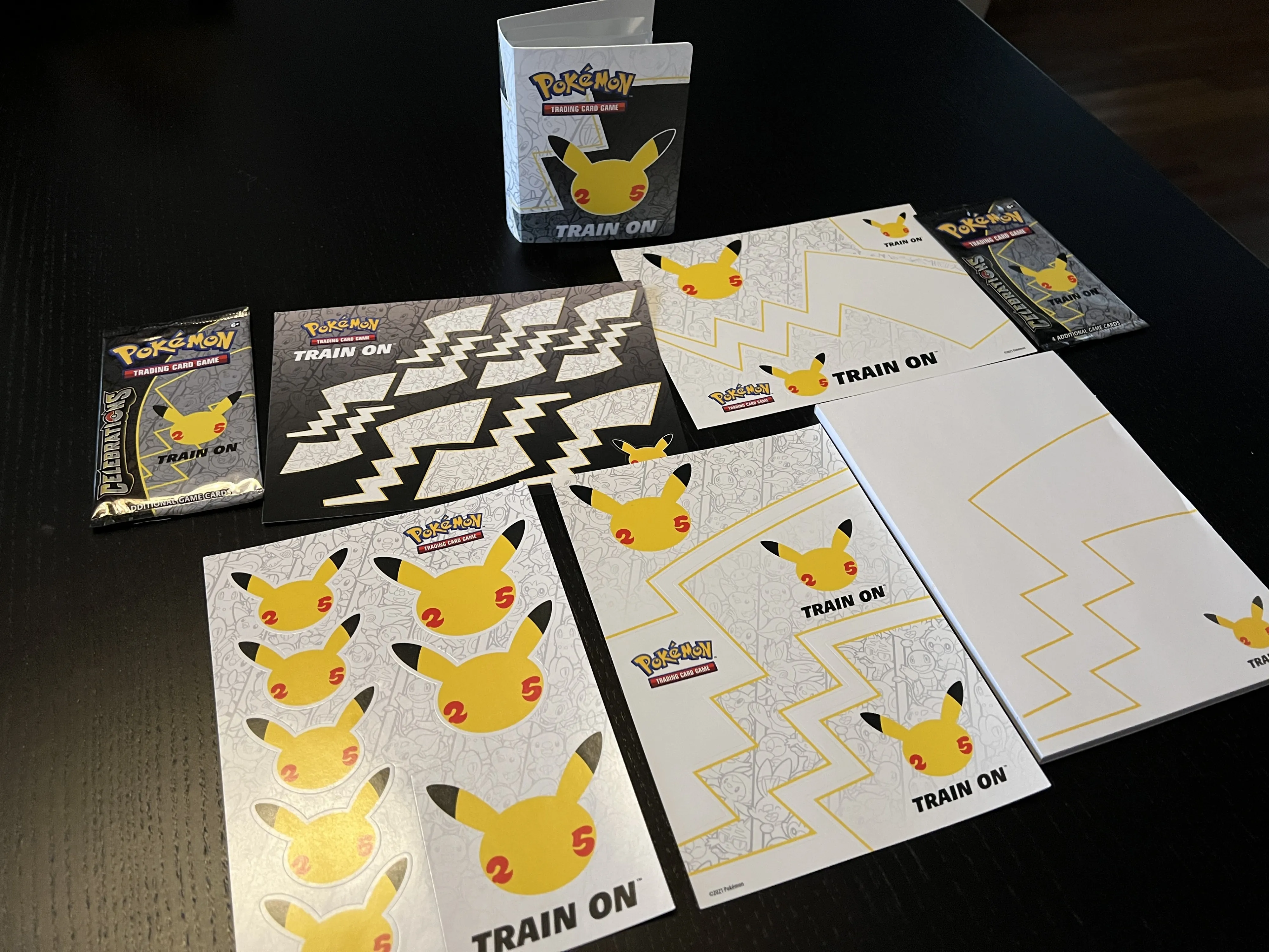 Pokémon Trading Card Game Celebrations – Unboxing And The Coolest Cards We Pulled